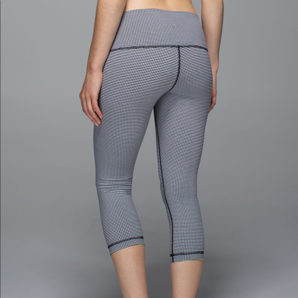 LULULEMON // Checkered Crops